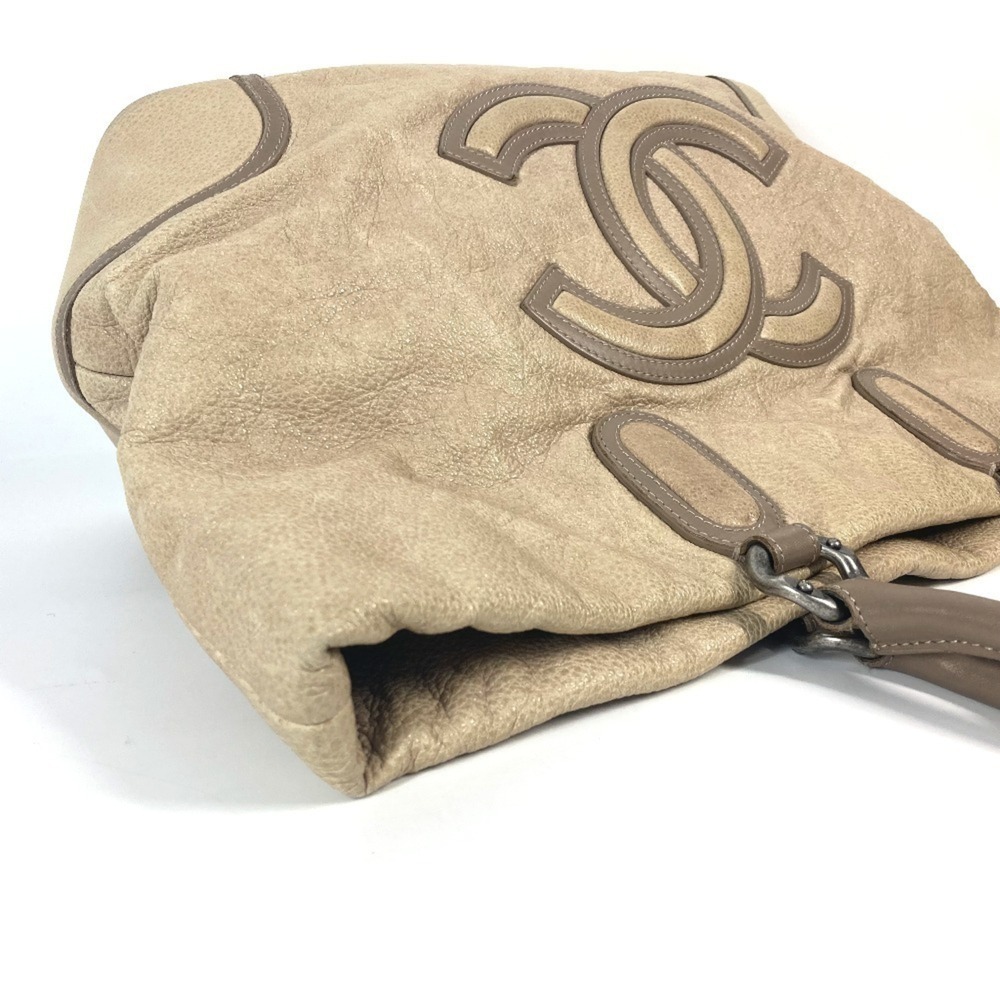 CHANEL Cream Leather Shoulder Bag - Picture 11 of 15